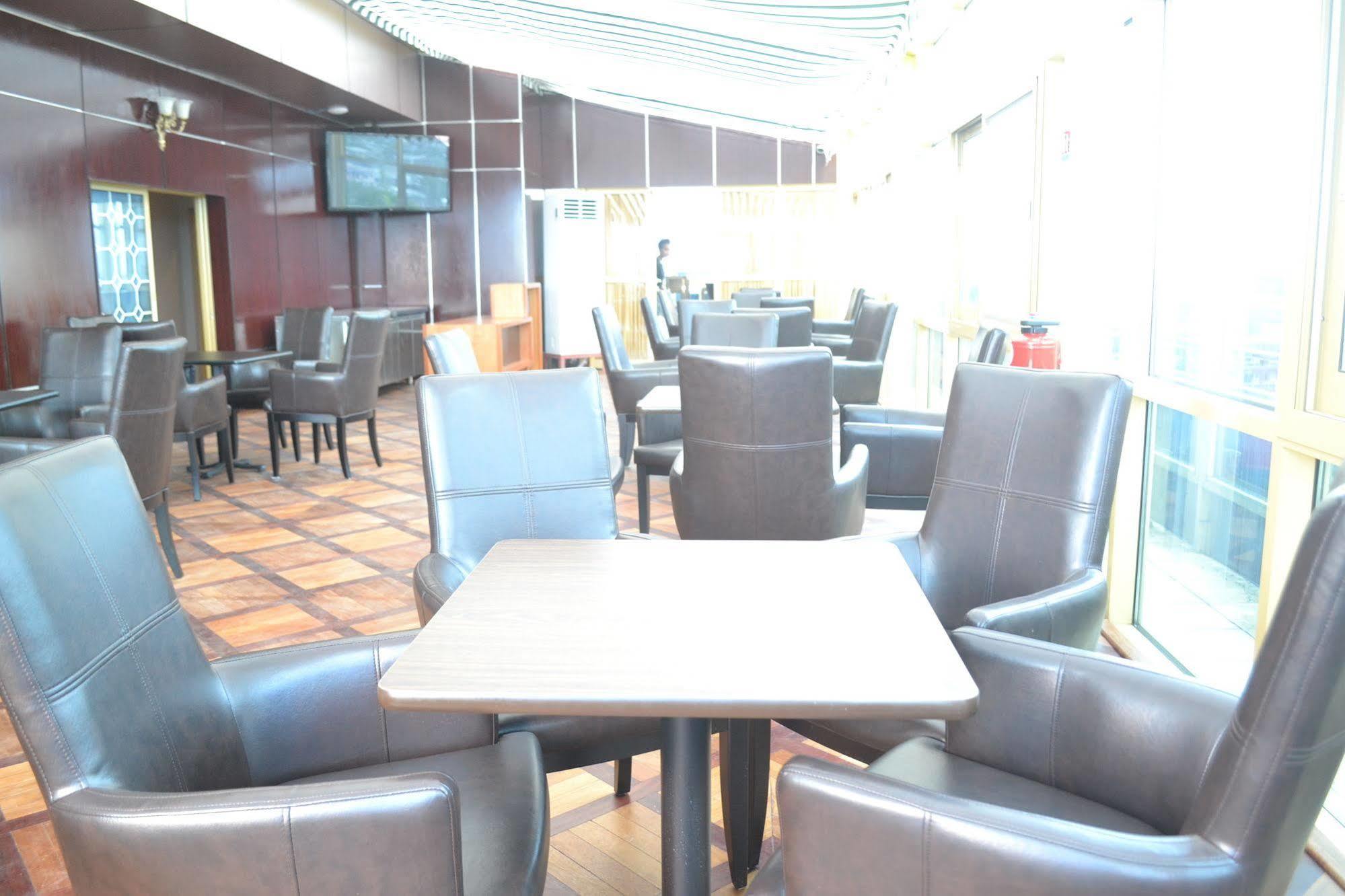 Noubou International Hotel Douala Eksteriør bilde