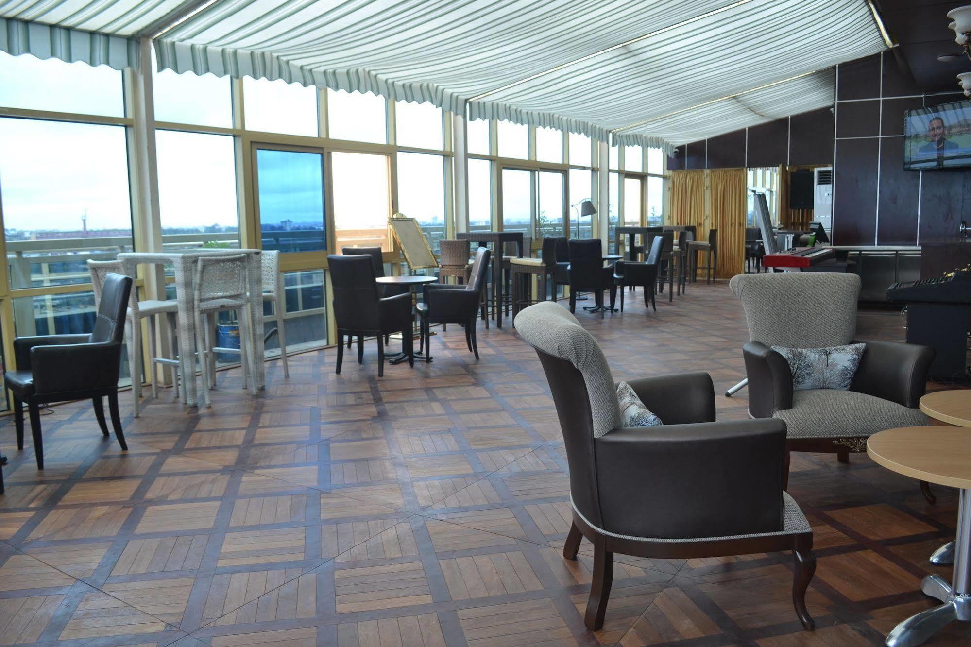 Noubou International Hotel Douala Eksteriør bilde