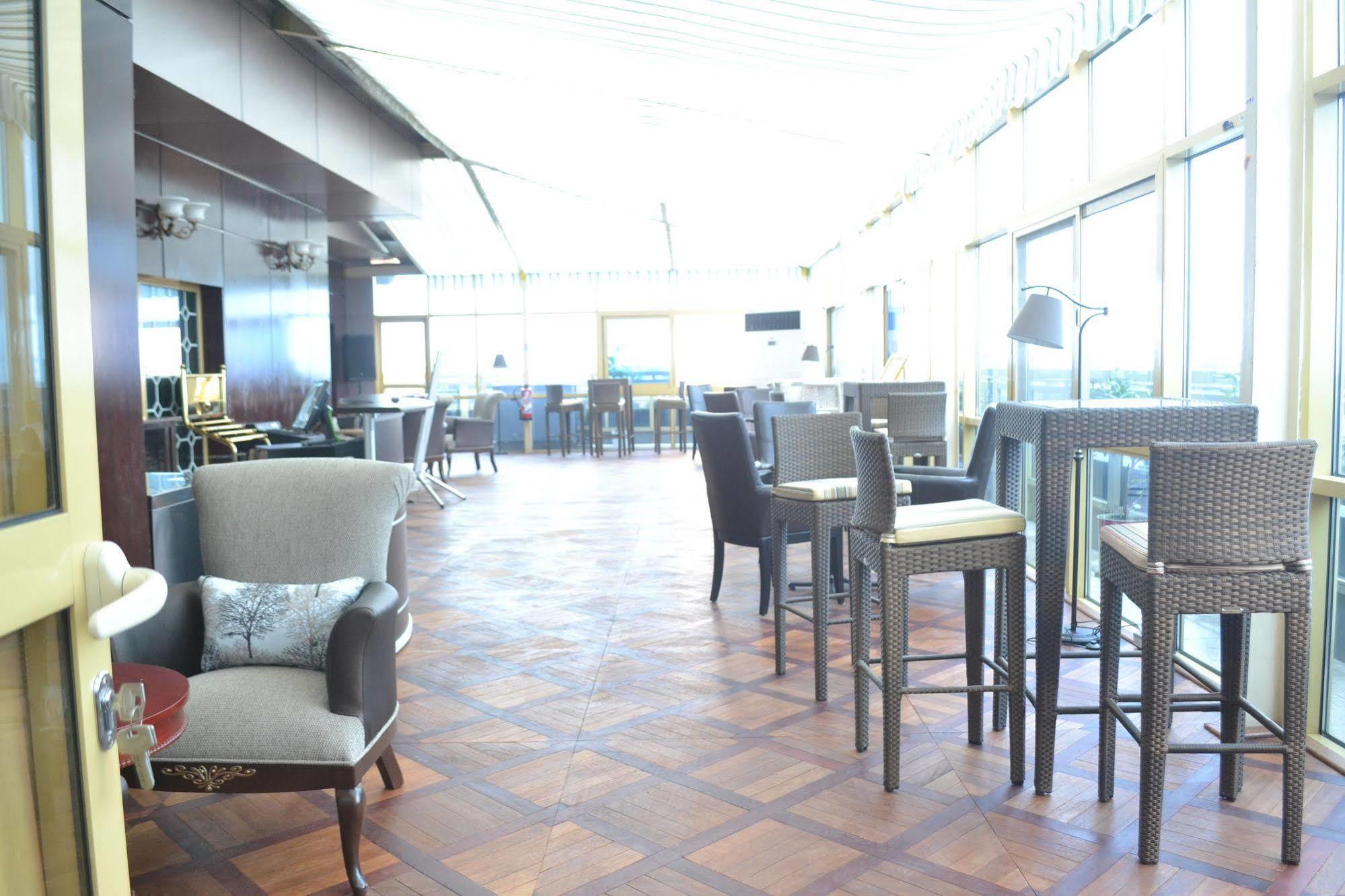 Noubou International Hotel Douala Eksteriør bilde