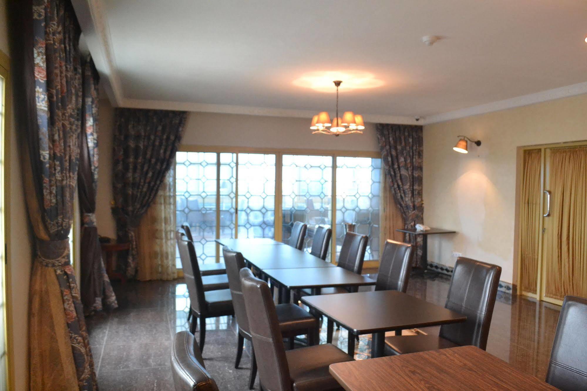 Noubou International Hotel Douala Eksteriør bilde